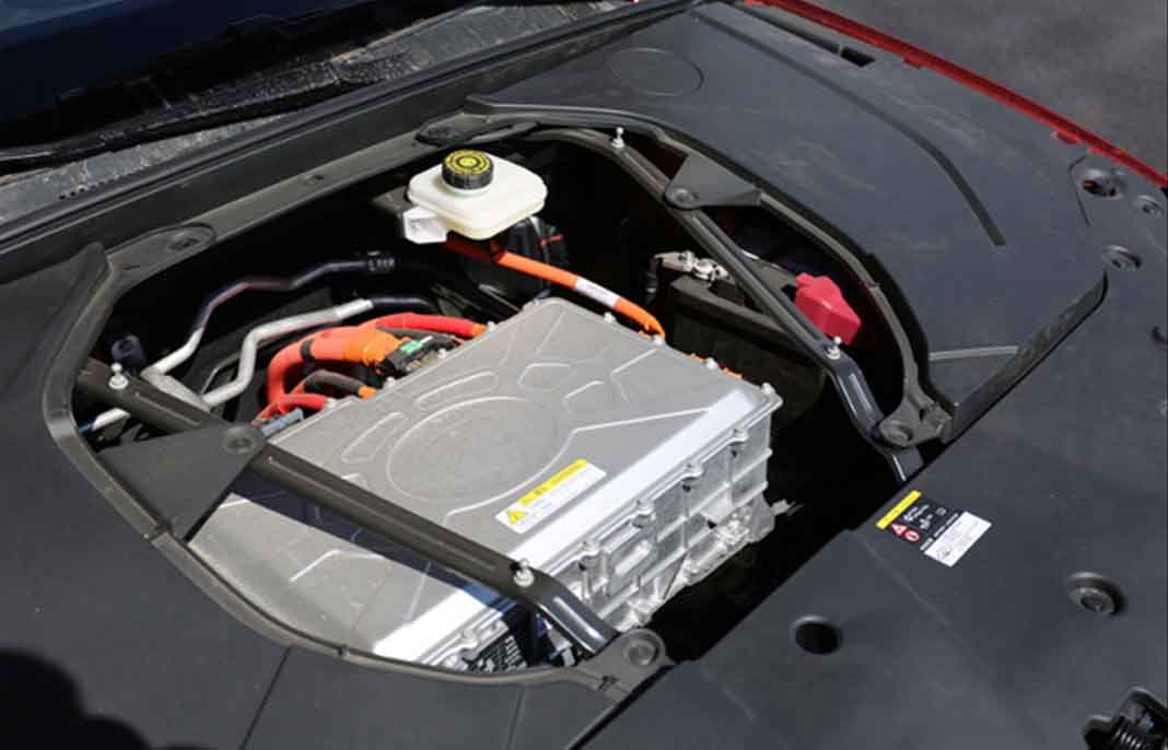 sử dụng động cơ đồng bộ nam châm vĩnh cữu với công suất tối đa 135kw