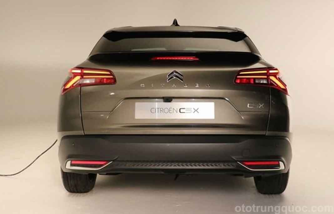 Ở phía sau của Citroen C5X cũng khá bắt mắt