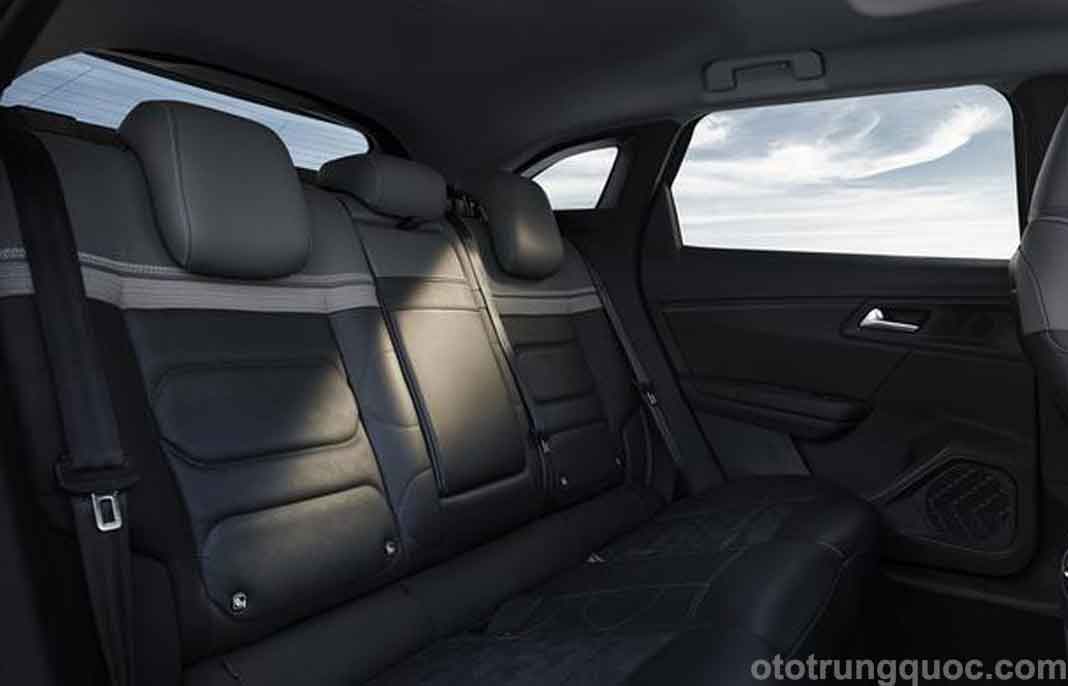 Không gian rộng rãi là một điểm nổi bật của Citroen C5X