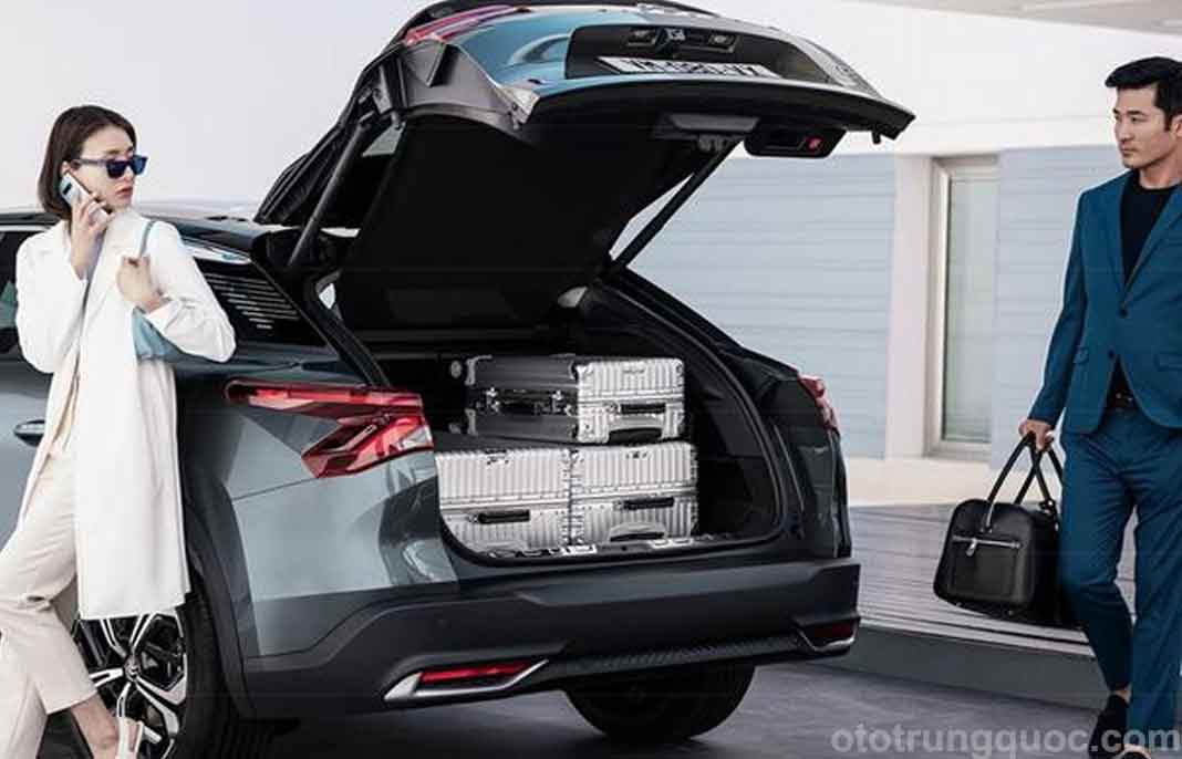 ghế sau được lật xuống thì có thể mở rộng đến 1640L