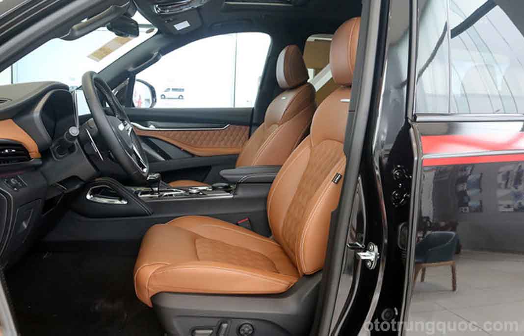 Mẫu xe được chụp là phiên bản 07 chỗ ngồi