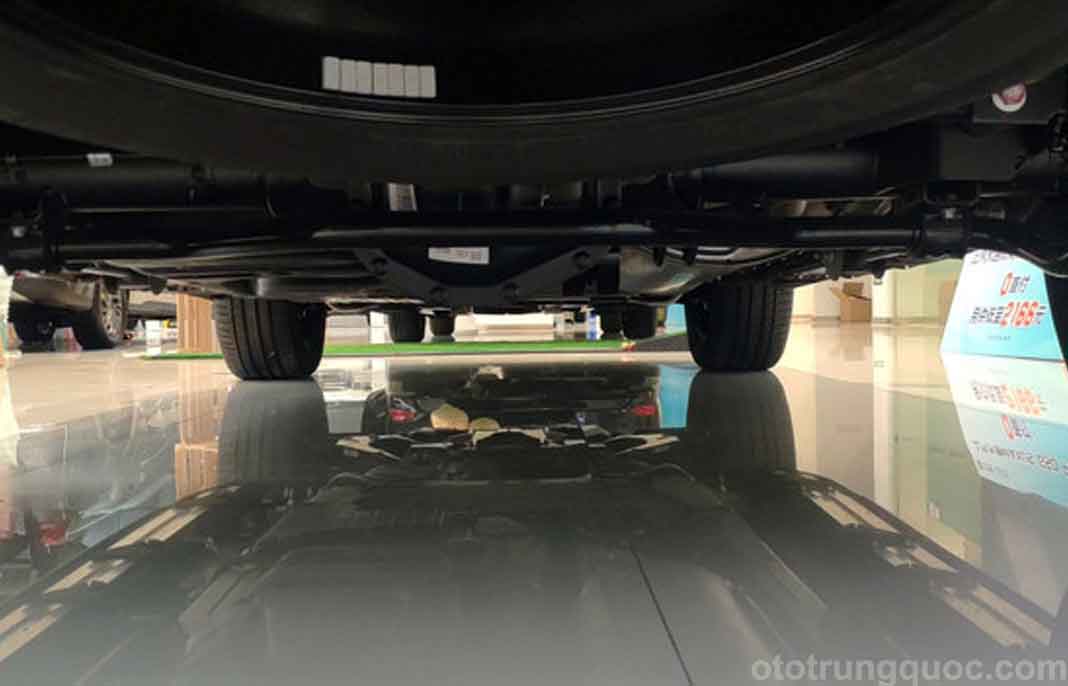 Là một chiếc SUV mạnh mẽ, D90 Pro 2021 sử dụng thân xe không chịu tải