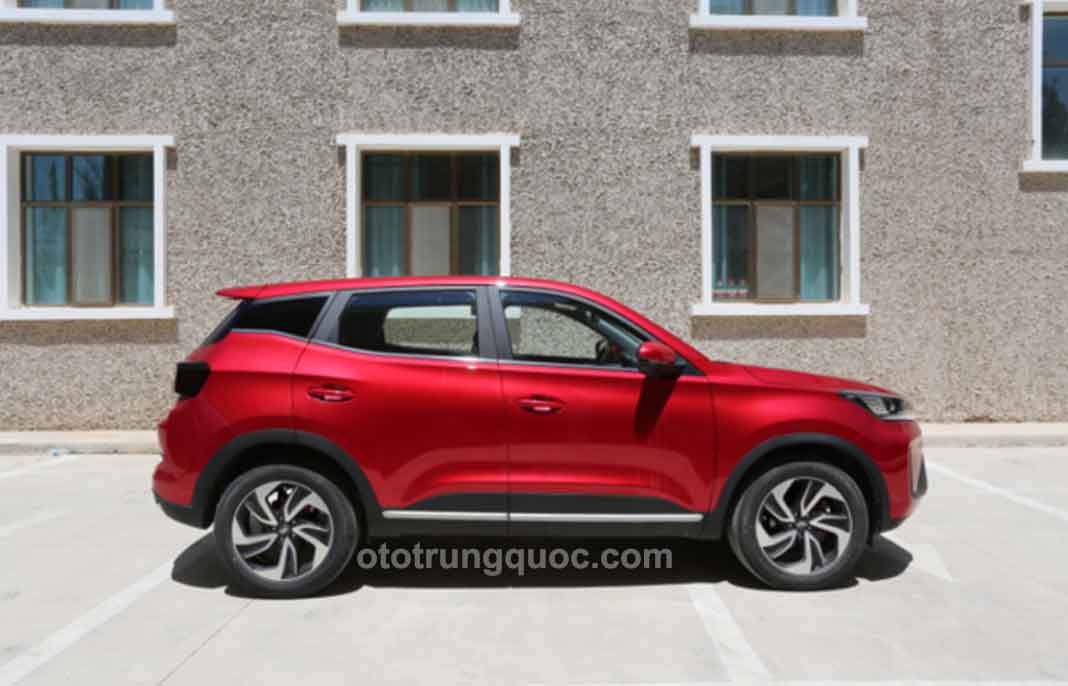 Chiều dài, chiều rộng và chiều cao của mẫu xe này lần lượt là 4400mm/1831mm/653mm