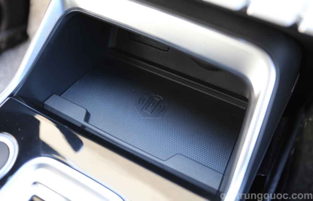 ệ thống còn được tích hợp tương tác bằng giọng nói