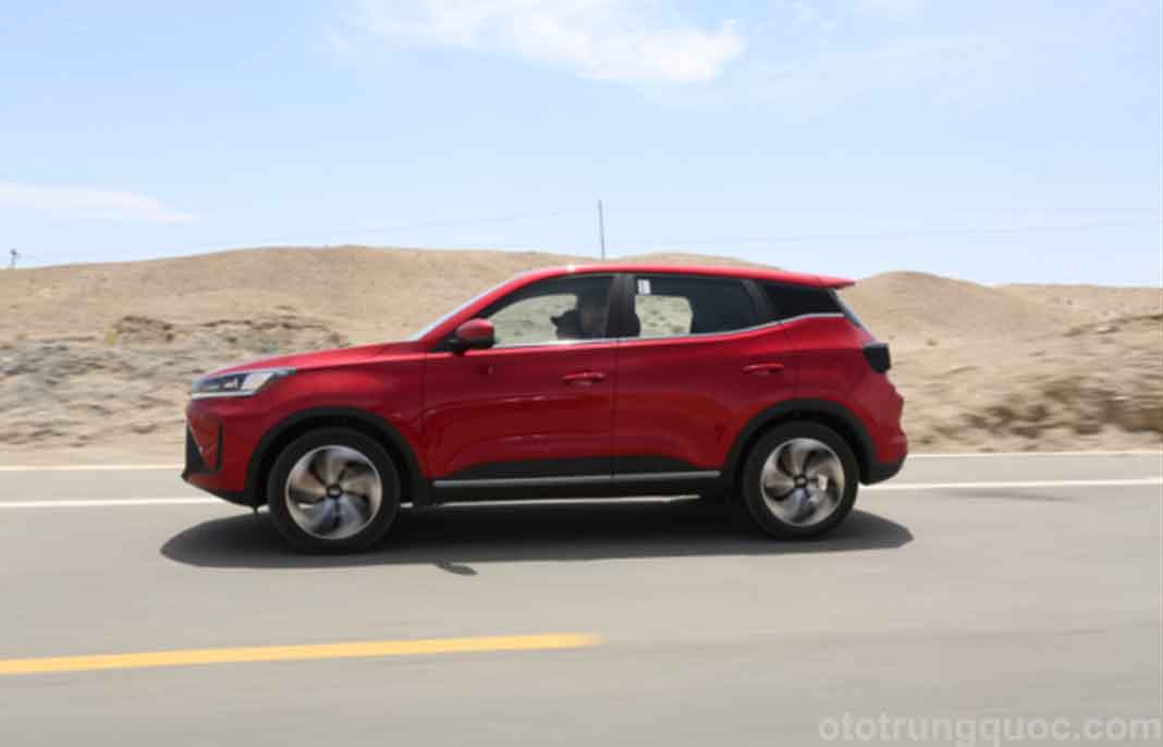 hệ thống treo làm việc rất tốt khi đi qua vạch giảm tốc