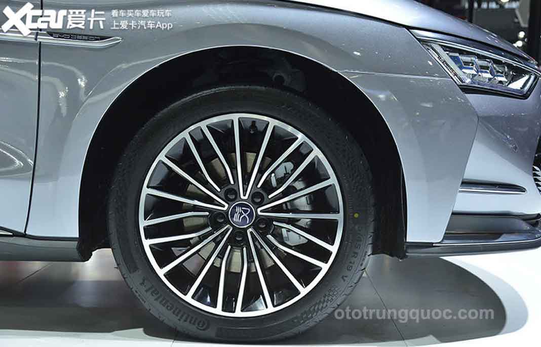 Mâm xe có thiết kế đa nang với hiệu ứng hình ảnh tuyệt đẹp