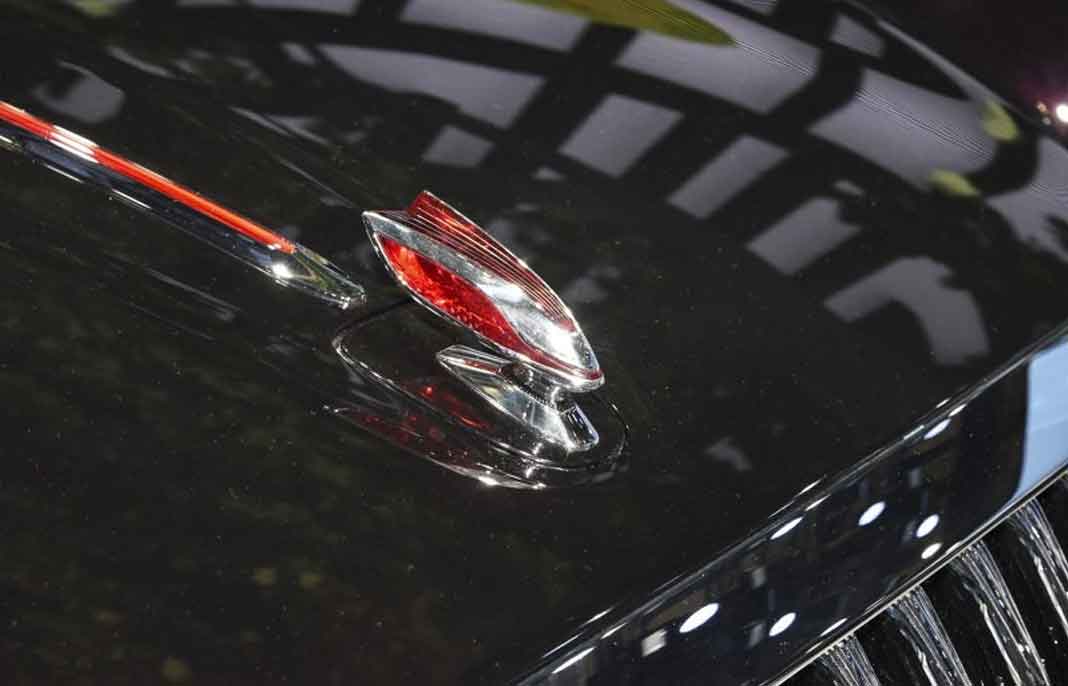 Thương hiệu Hồng Kỳ đến kính lái