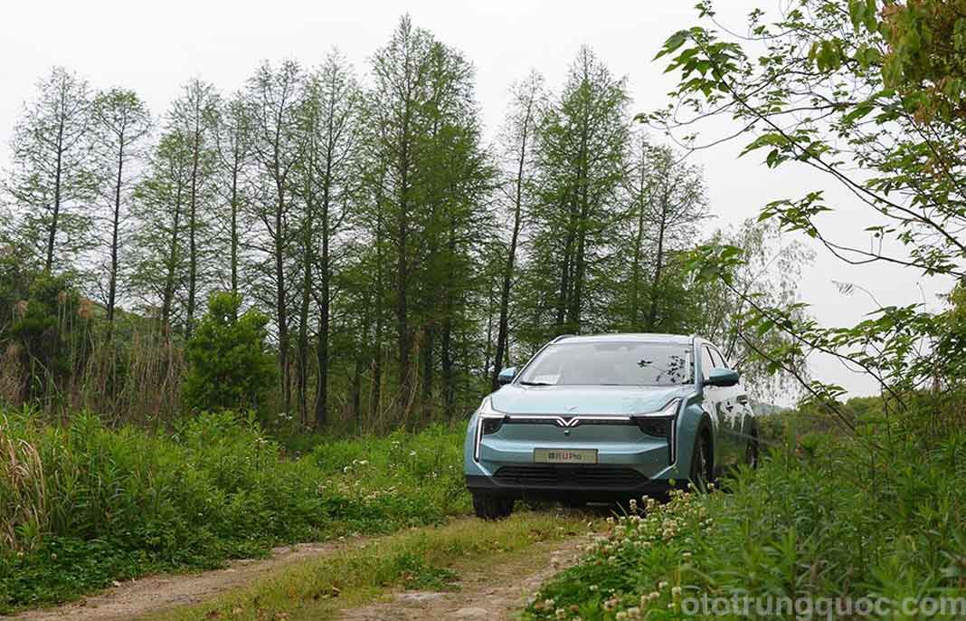 chạy nhanh qua gờ mấp mô lúc rơi xuống có cảm giác hệ thống treo không giữ được