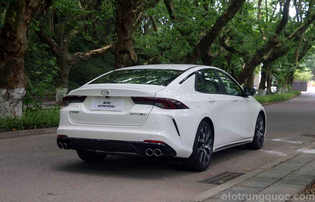 ống xả kép song song, hơi ra đều cả 02 bên