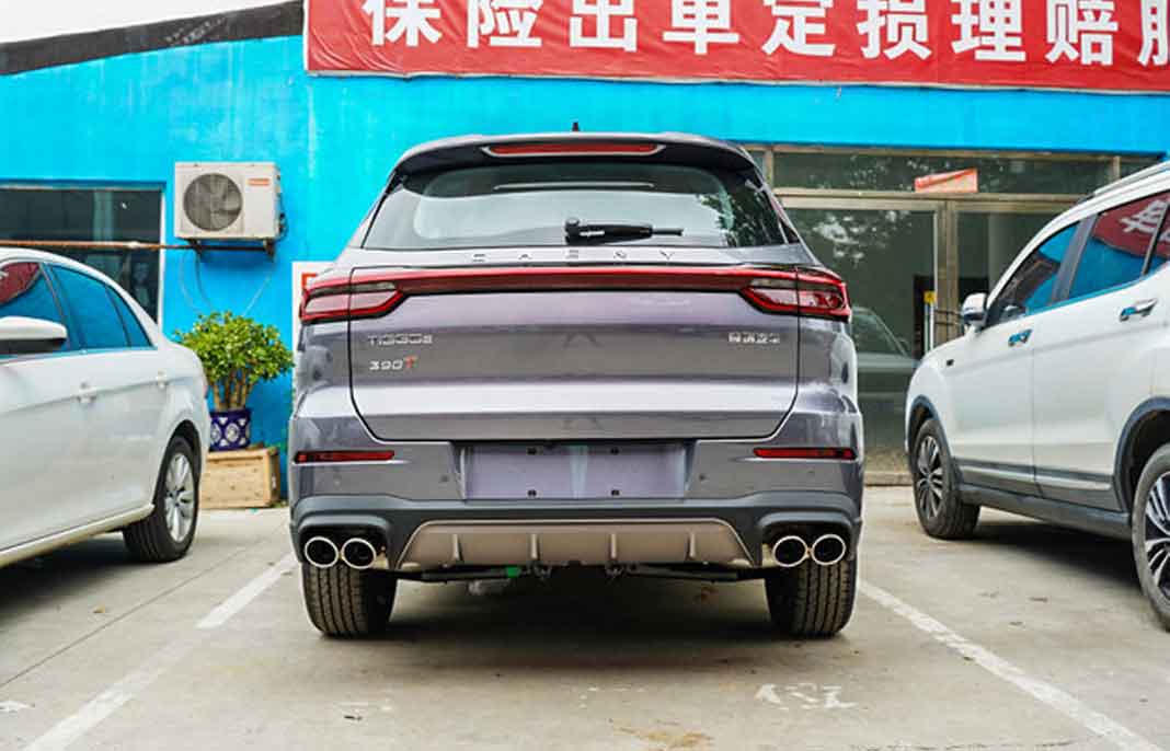 Phần đuôi xe được thiết kế đơn giản