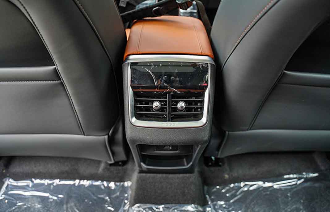 được trang bị bảng điều hòa không khí riêng biệt