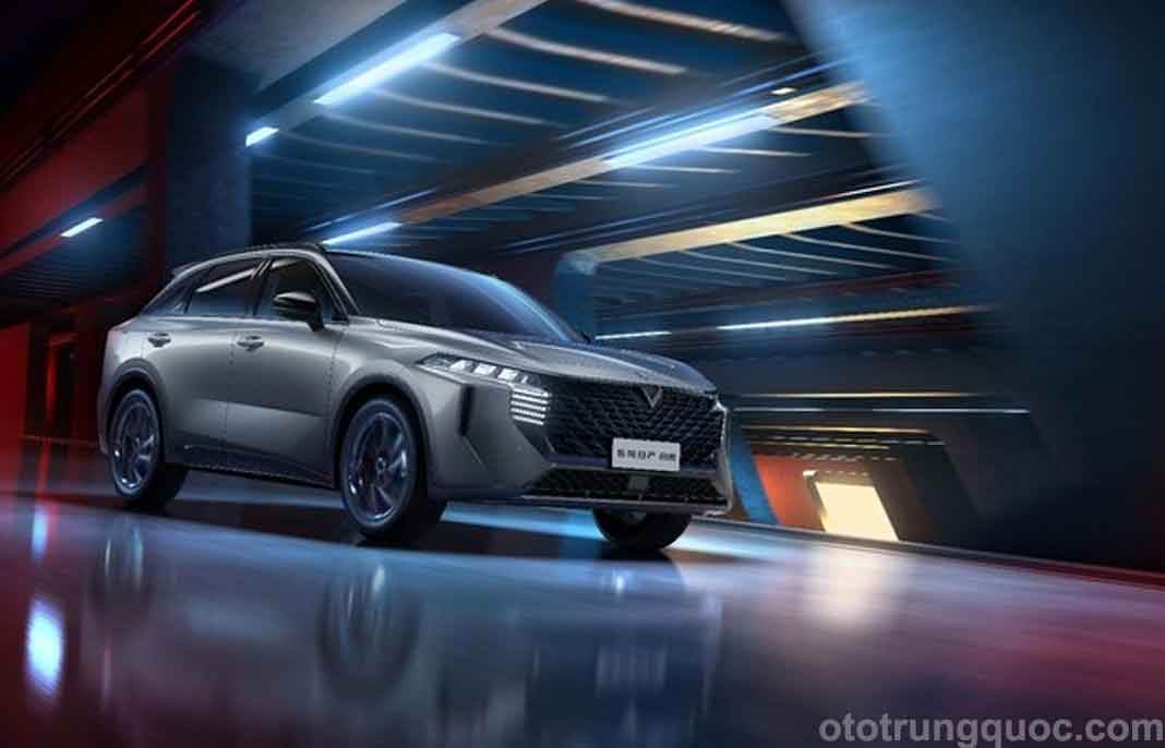 lưới tản nhiệt thiết kế khá ấn tượng bằng việc kết hợp nhiều hình chữ V