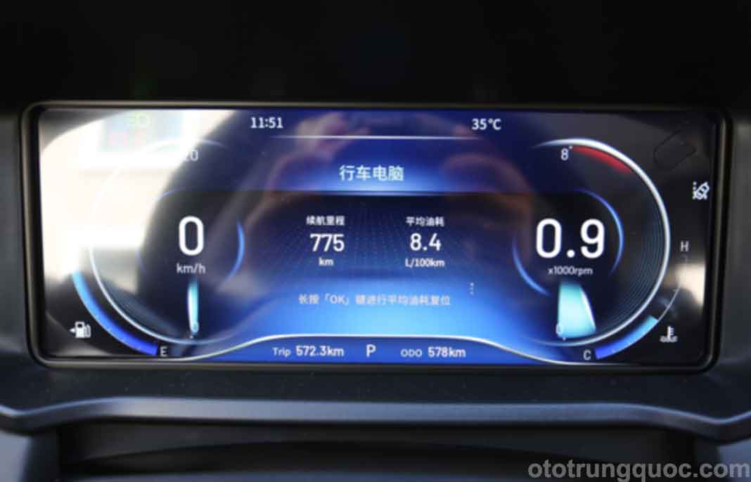Trước mặt vị trí lái là đồng hồ LCD 10,25 inch cung cấp thông tin